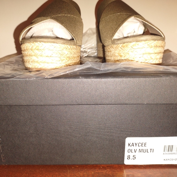 Steve Madden 8.5 women's wedge sandals - Picture 3 of 3